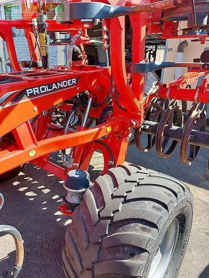 Kuhn prolander 7500 mit upgrade der zusätzl. stützrad - Kombinált vetőgép: 4 kép. Kuhn prolander 7500 mit upgrade der zusätzl. stützrad - Kombinált vetőgép: 4 kép.