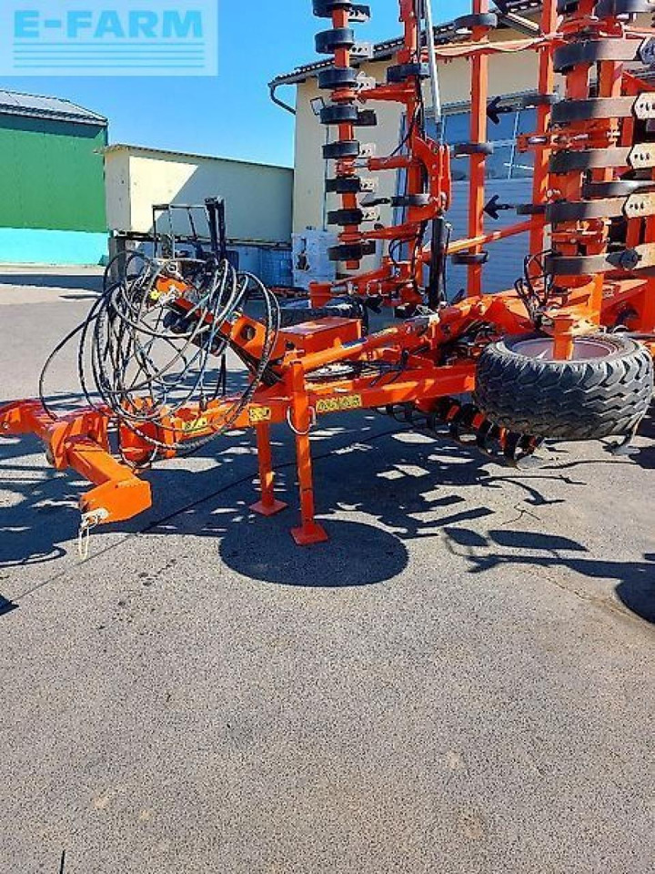 Kuhn prolander 7500 mit upgrade der zusätzl. stützrad - Kombinált vetőgép: 3 kép. Kuhn prolander 7500 mit upgrade der zusätzl. stützrad - Kombinált vetőgép: 3 kép.