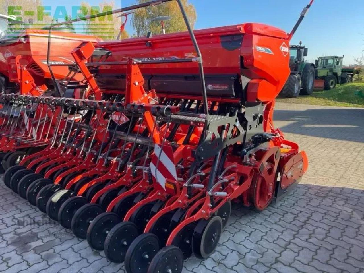 Kuhn sitera 3030 24e - Kombinált vetőgép: 4 kép. Kuhn sitera 3030 24e - Kombinált vetőgép: 4 kép.