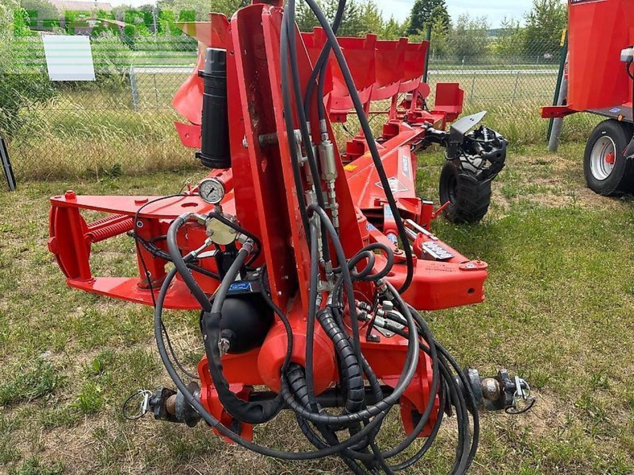 Kuhn vari-master 153 5 (4e+1) - Eke: 2 kép. Kuhn vari-master 153 5 (4e+1) - Eke: 2 kép.