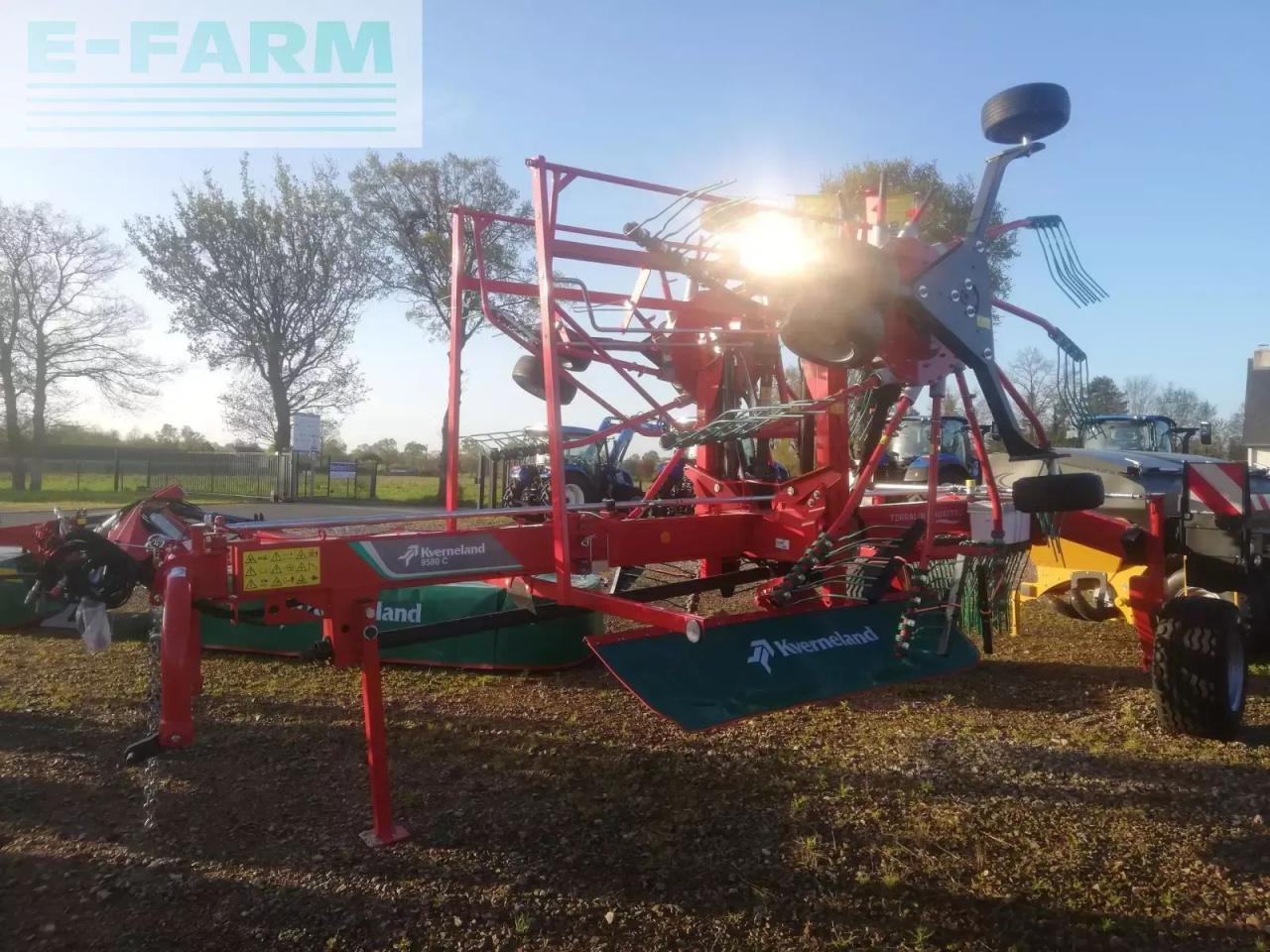 Kverneland 9580 c - Szénaforgató: 1 kép. Kverneland 9580 c - Szénaforgató: 1 kép.