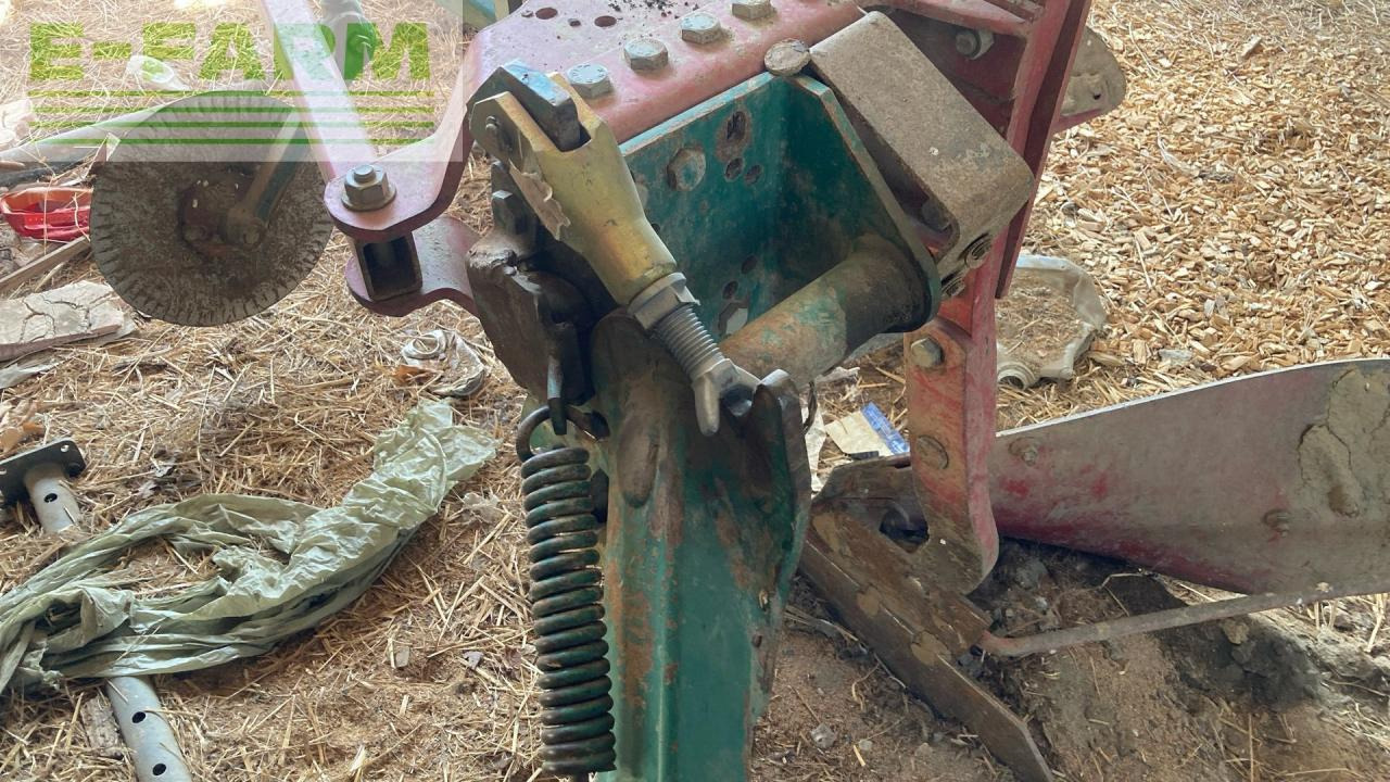 Kverneland LB 100 - Eke: 2 kép. Kverneland LB 100 - Eke: 2 kép.