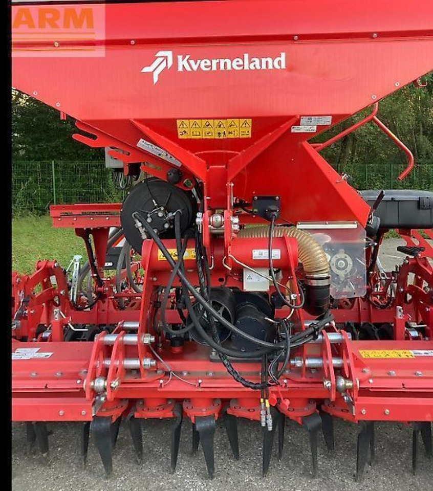Kverneland e-drill compact - Szemenkénti vetőgép: 2 kép. Kverneland e-drill compact - Szemenkénti vetőgép: 2 kép.