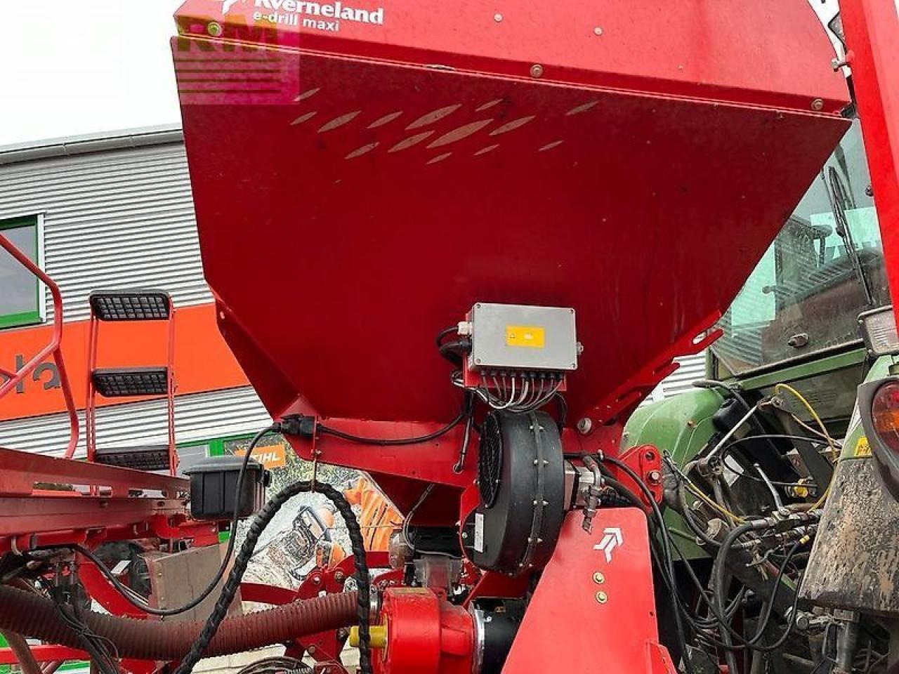 Kverneland e-drill maxi 3m drillkombination - Szemenkénti vetőgép: 3 kép. Kverneland e-drill maxi 3m drillkombination - Szemenkénti vetőgép: 3 kép.