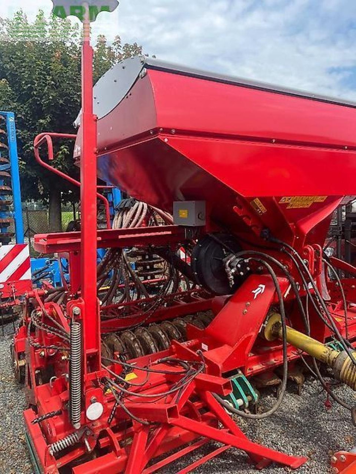 Kverneland e-drill maxi - Szemenkénti vetőgép: 1 kép. Kverneland e-drill maxi - Szemenkénti vetőgép: 1 kép.
