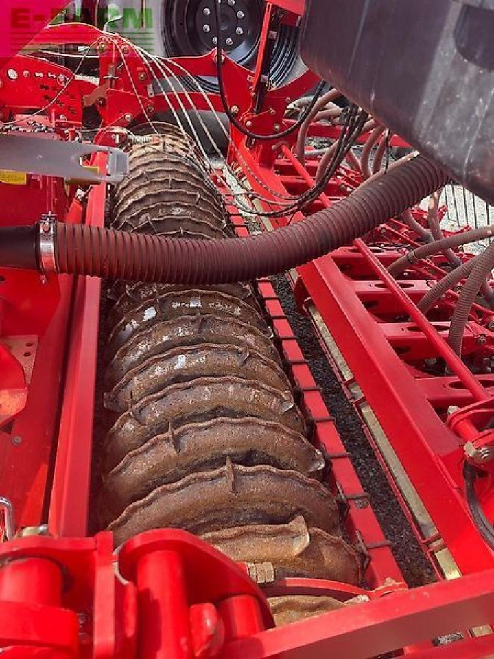 Kverneland e-drill maxi - Szemenkénti vetőgép: 5 kép. Kverneland e-drill maxi - Szemenkénti vetőgép: 5 kép.