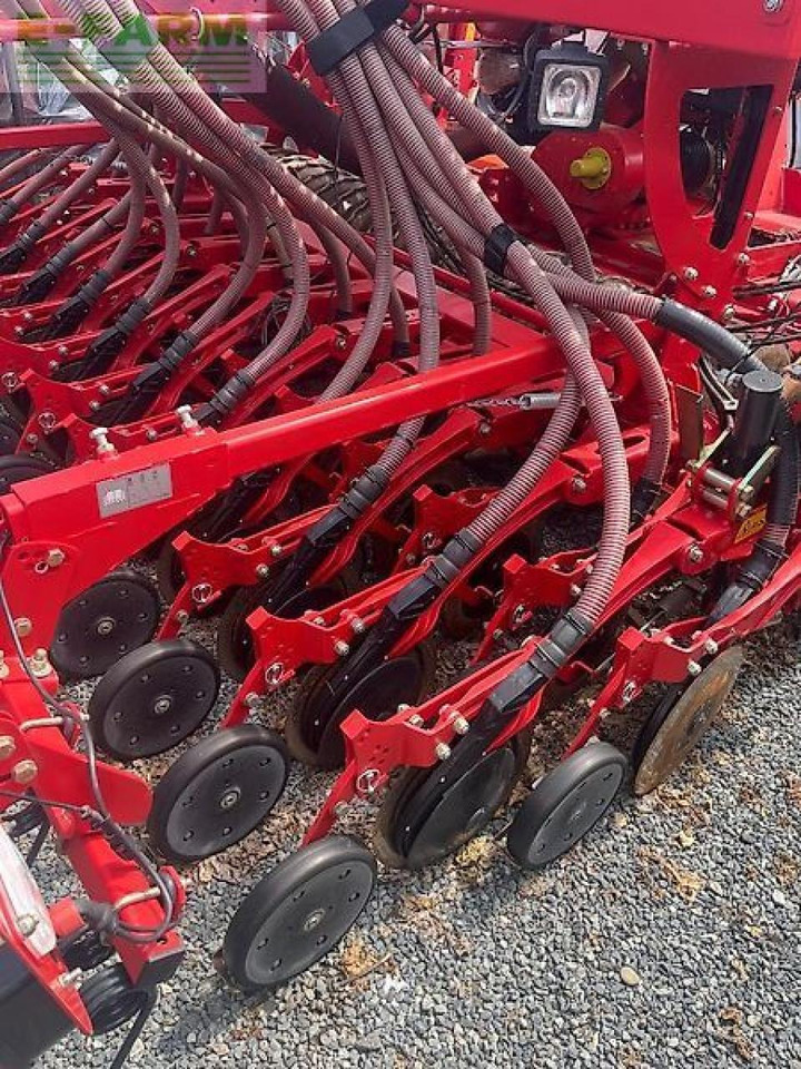 Kverneland e-drill maxi - Szemenkénti vetőgép: 4 kép. Kverneland e-drill maxi - Szemenkénti vetőgép: 4 kép.