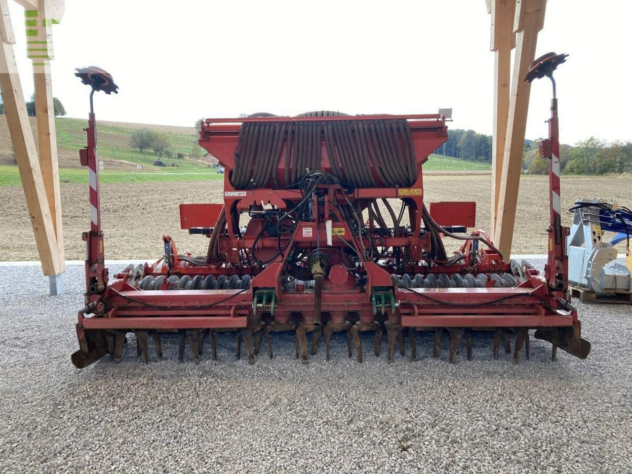 Kverneland ngs 101 mit kuhn venta lc 4000 - Kombinált vetőgép: 4 kép. Kverneland ngs 101 mit kuhn venta lc 4000 - Kombinált vetőgép: 4 kép.