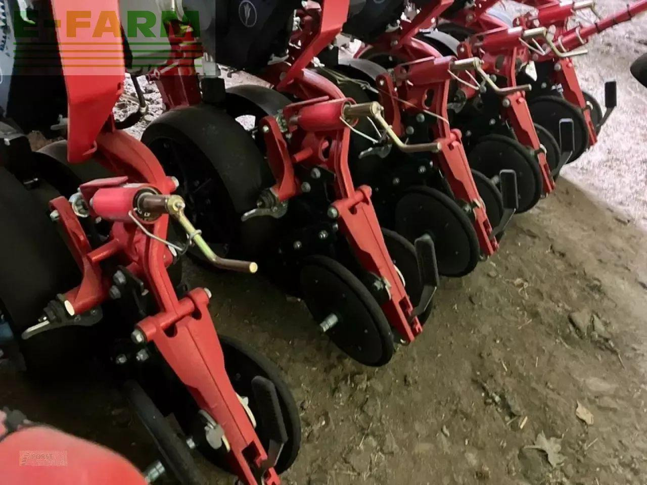 Kverneland optima - Precíziós vetőgép: 4 kép. Kverneland optima - Precíziós vetőgép: 4 kép.