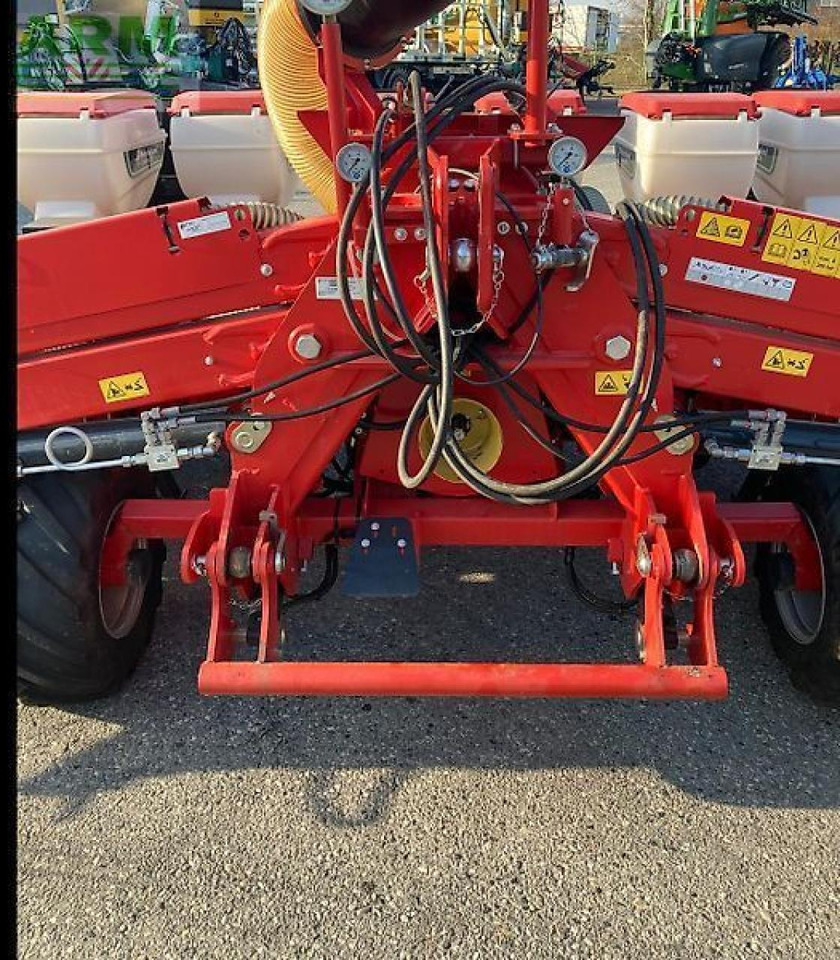 Kverneland optima f - Szemenkénti vetőgép: 4 kép. Kverneland optima f - Szemenkénti vetőgép: 4 kép.