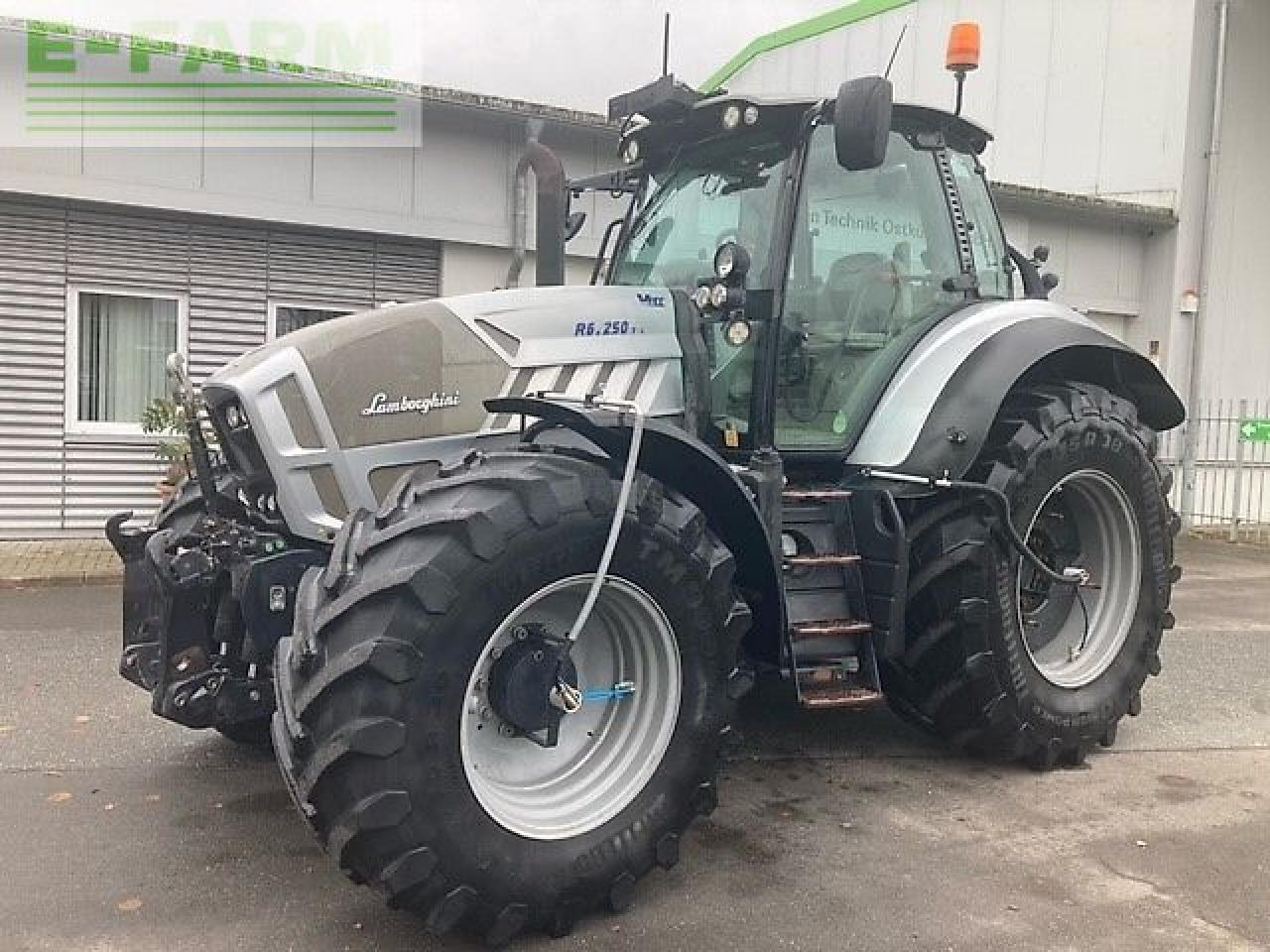 Lamborghini r6.250 t4i vrt - Traktor: 1 kép. Lamborghini r6.250 t4i vrt - Traktor: 1 kép.