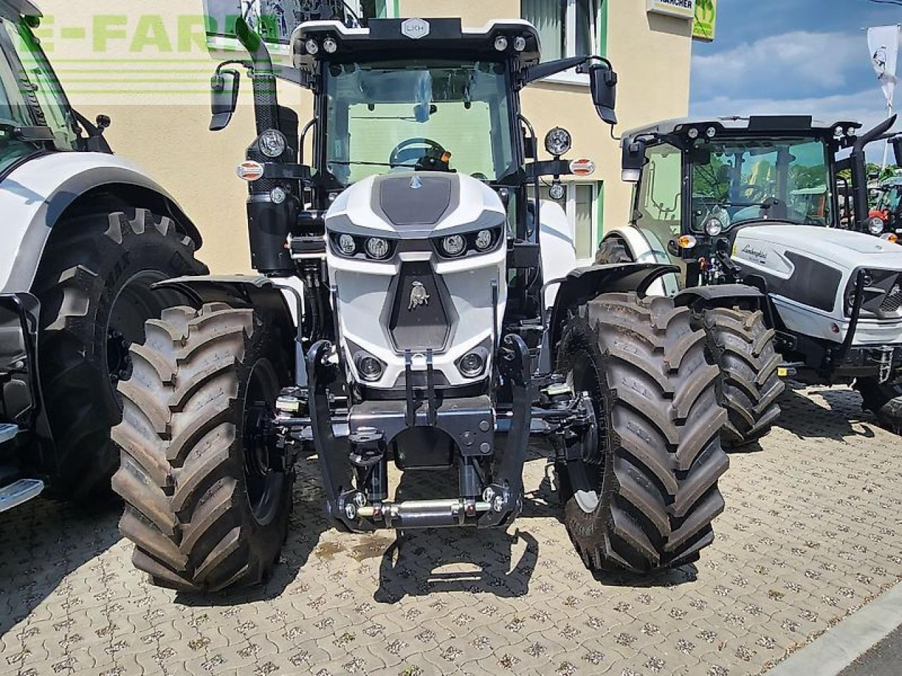 Lamborghini spark 125 - Traktor: 2 kép. Lamborghini spark 125 - Traktor: 2 kép.
