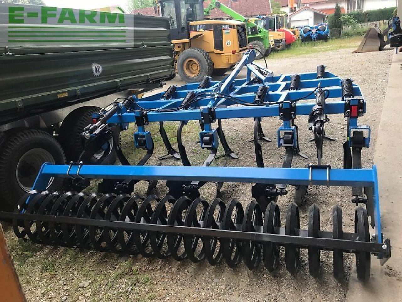 Lemken Flügelschargrubber 3,2m mit Dachringwalze hydr Tiefeneinstellung - Kultivátor: 5 kép. Lemken Flügelschargrubber 3,2m mit Dachringwalze hydr Tiefeneinstellung - Kultivátor: 5 kép.