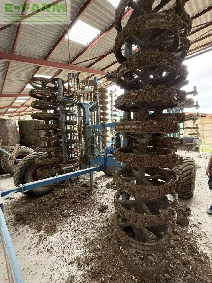 Lemken karat 9 - Kultivátor: 3 kép. Lemken karat 9 - Kultivátor: 3 kép.