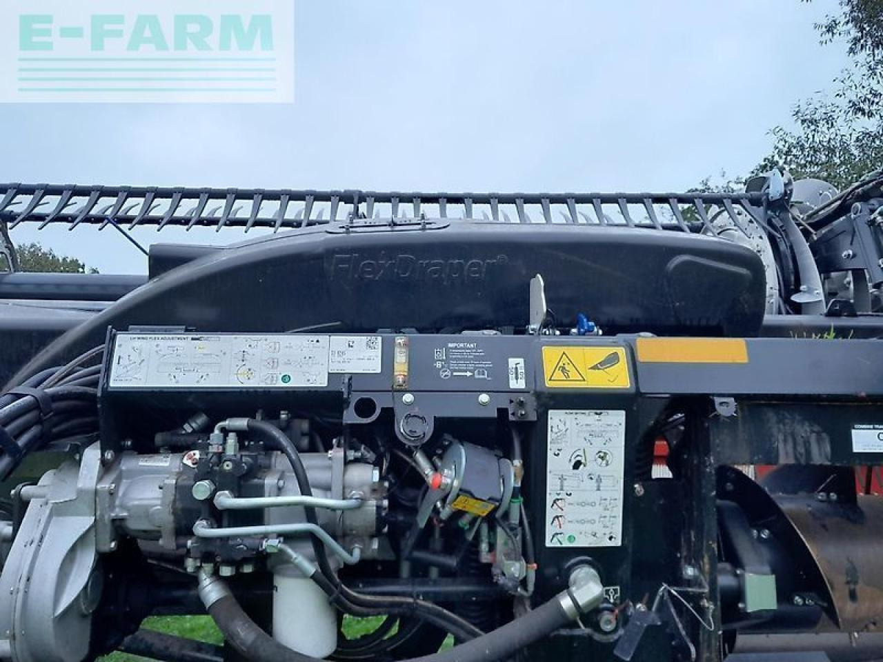 MacDon fd 235 flexdraper - 10,6m / adapter case - Takarmánybetakarító gép: 4 kép. MacDon fd 235 flexdraper - 10,6m / adapter case - Takarmánybetakarító gép: 4 kép.