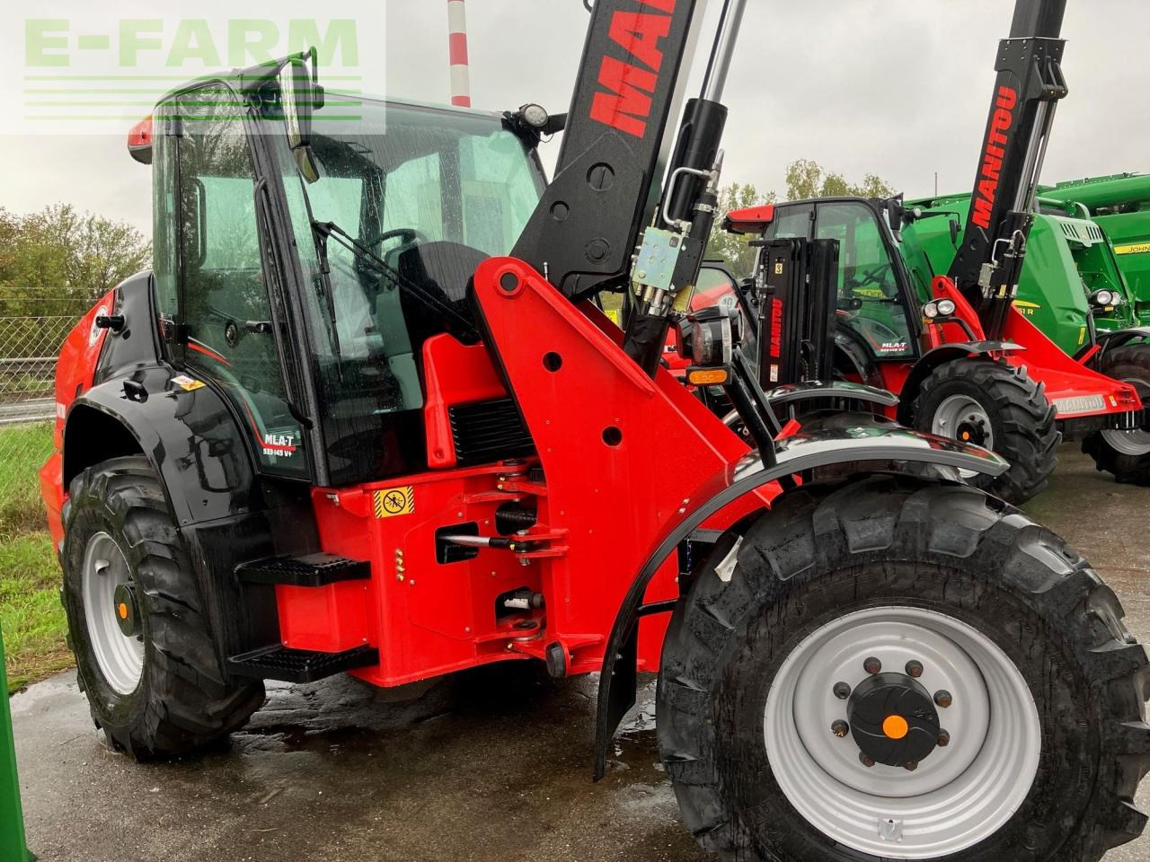 Manitou MLA533 Teleradlader - Teleszkópos homlokrakodó: 3 kép. Manitou MLA533 Teleradlader - Teleszkópos homlokrakodó: 3 kép.