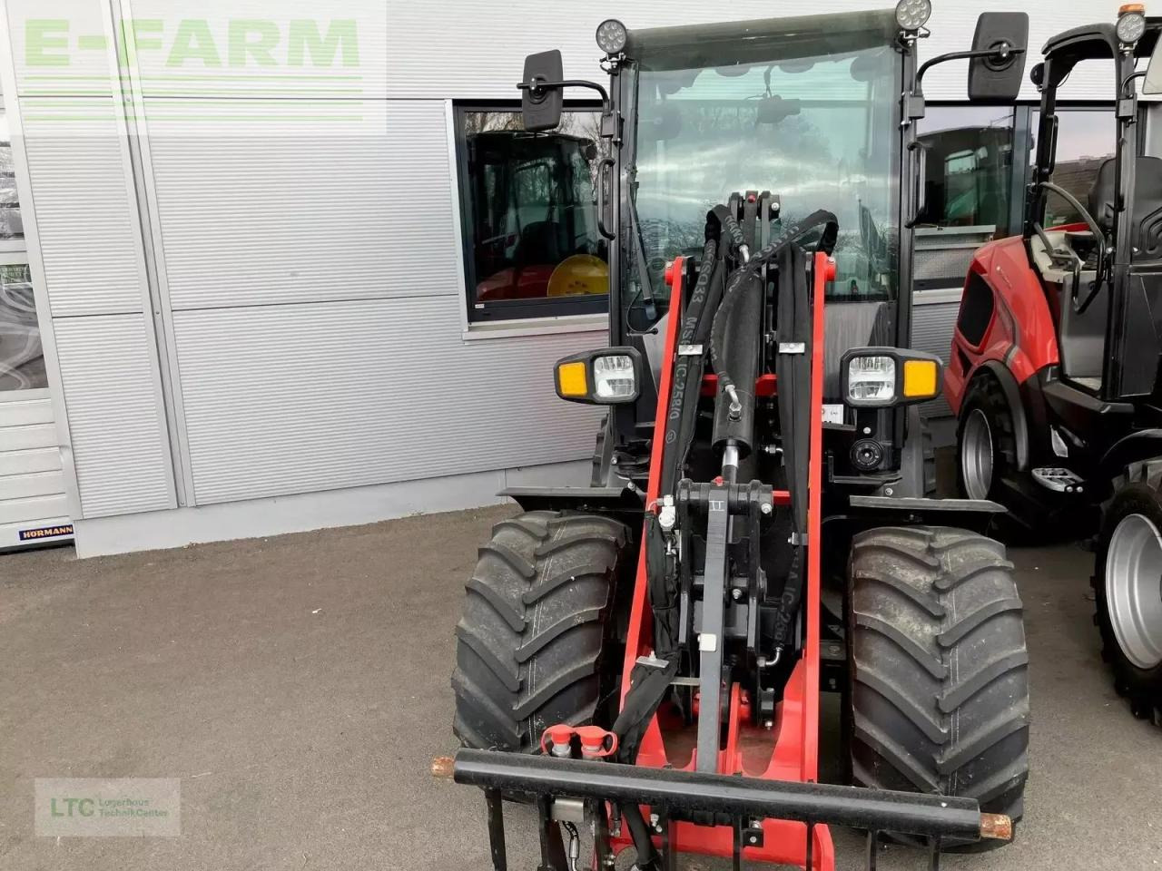Manitou manitou mla 4-50 - Gumikerekes homlokrakodó: 2 kép. Manitou manitou mla 4-50 - Gumikerekes homlokrakodó: 2 kép.