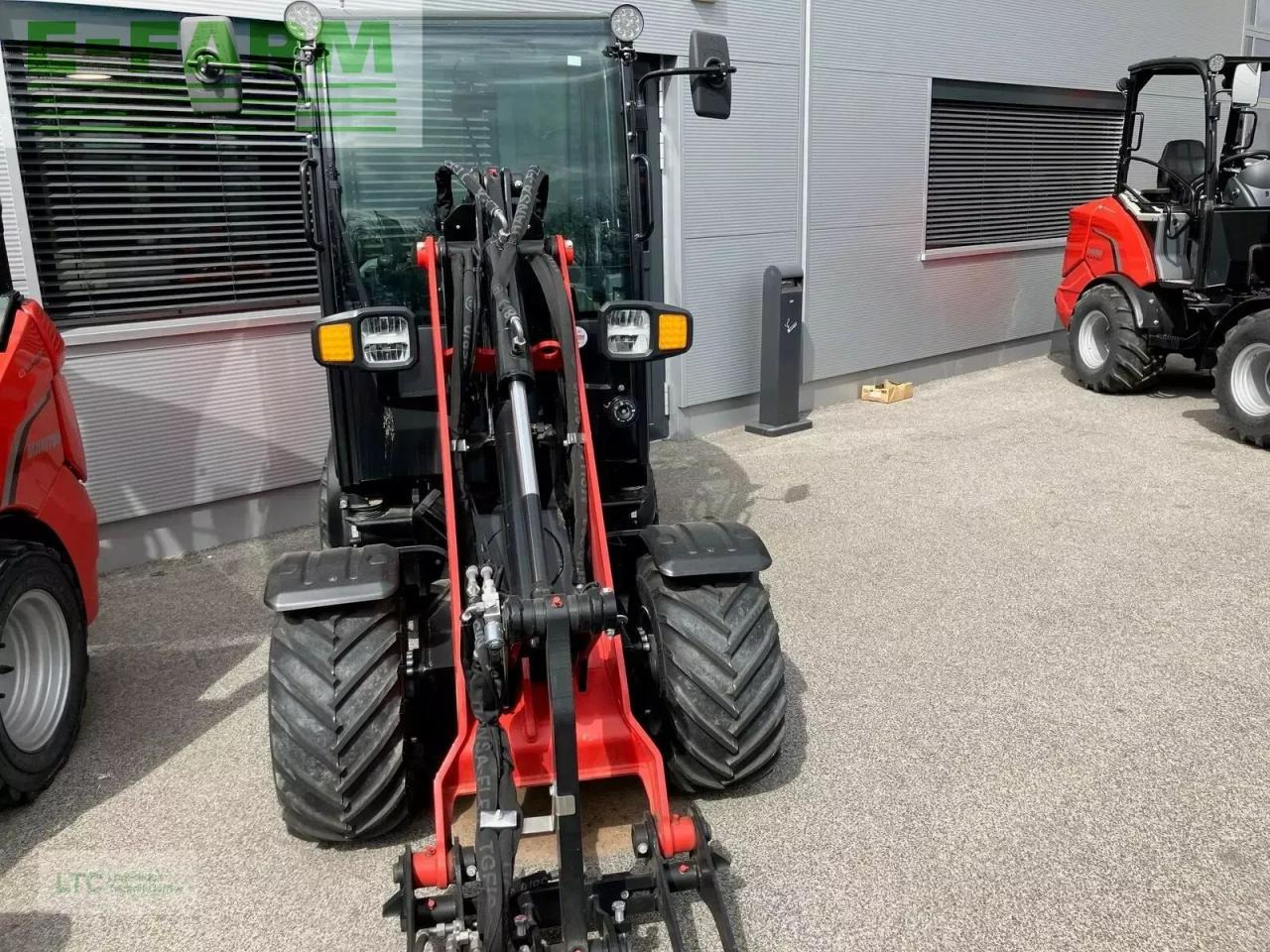 Manitou manitou mla2-25 - Gumikerekes homlokrakodó: 3 kép. Manitou manitou mla2-25 - Gumikerekes homlokrakodó: 3 kép.
