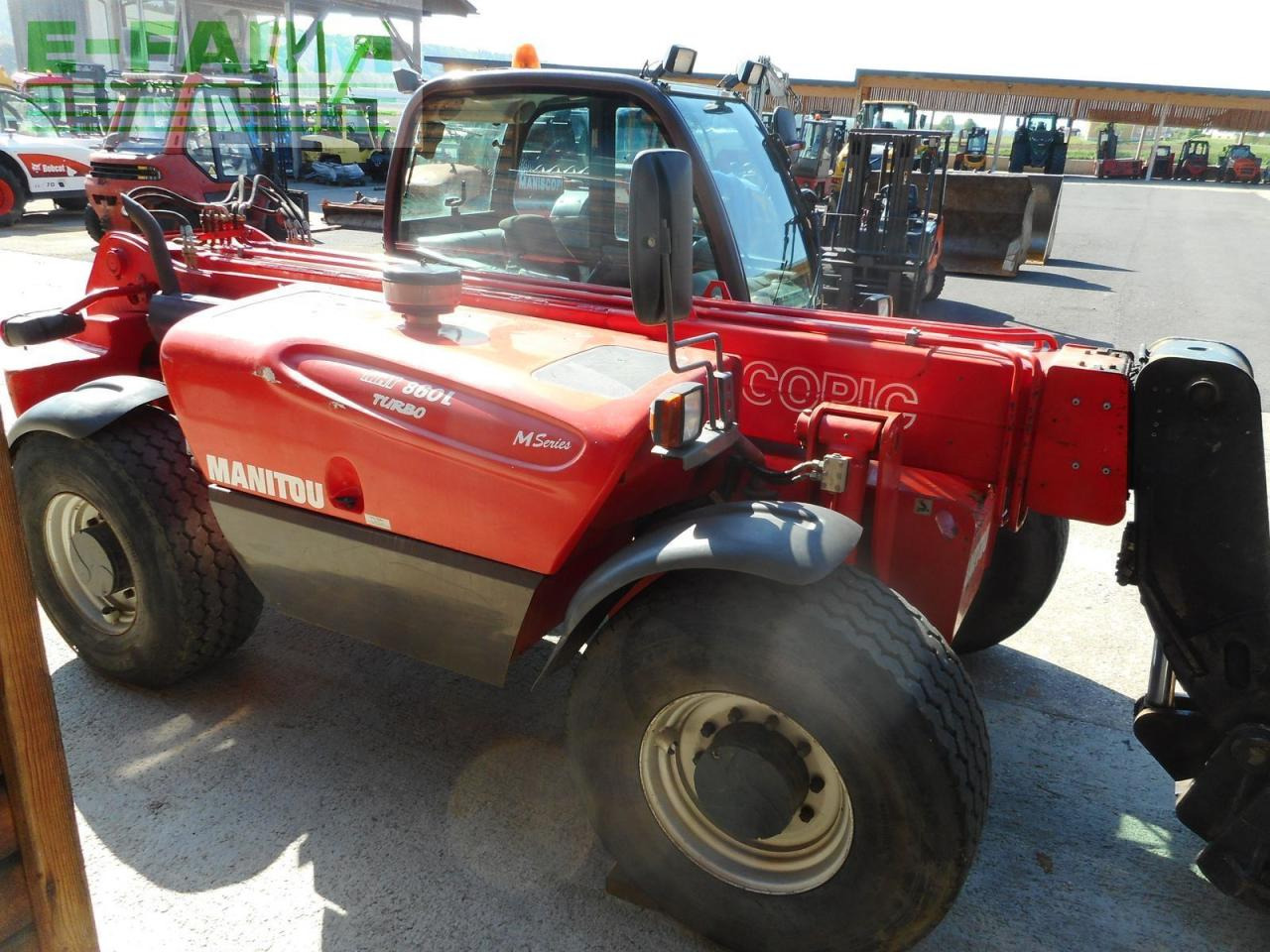 Manitou mht860l turbo m-series ( 6 tonnen hubkraft ) - Teleszkópos rakodó: 5 kép. Manitou mht860l turbo m-series ( 6 tonnen hubkraft ) - Teleszkópos rakodó: 5 kép.