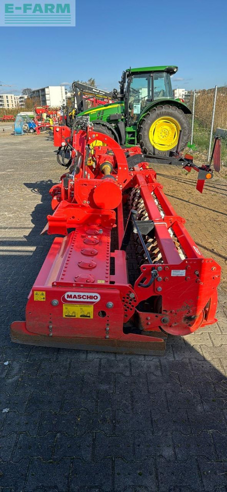 Maschio Toro 7000 - Talajművelő gep: 2 kép. Maschio Toro 7000 - Talajművelő gep: 2 kép.