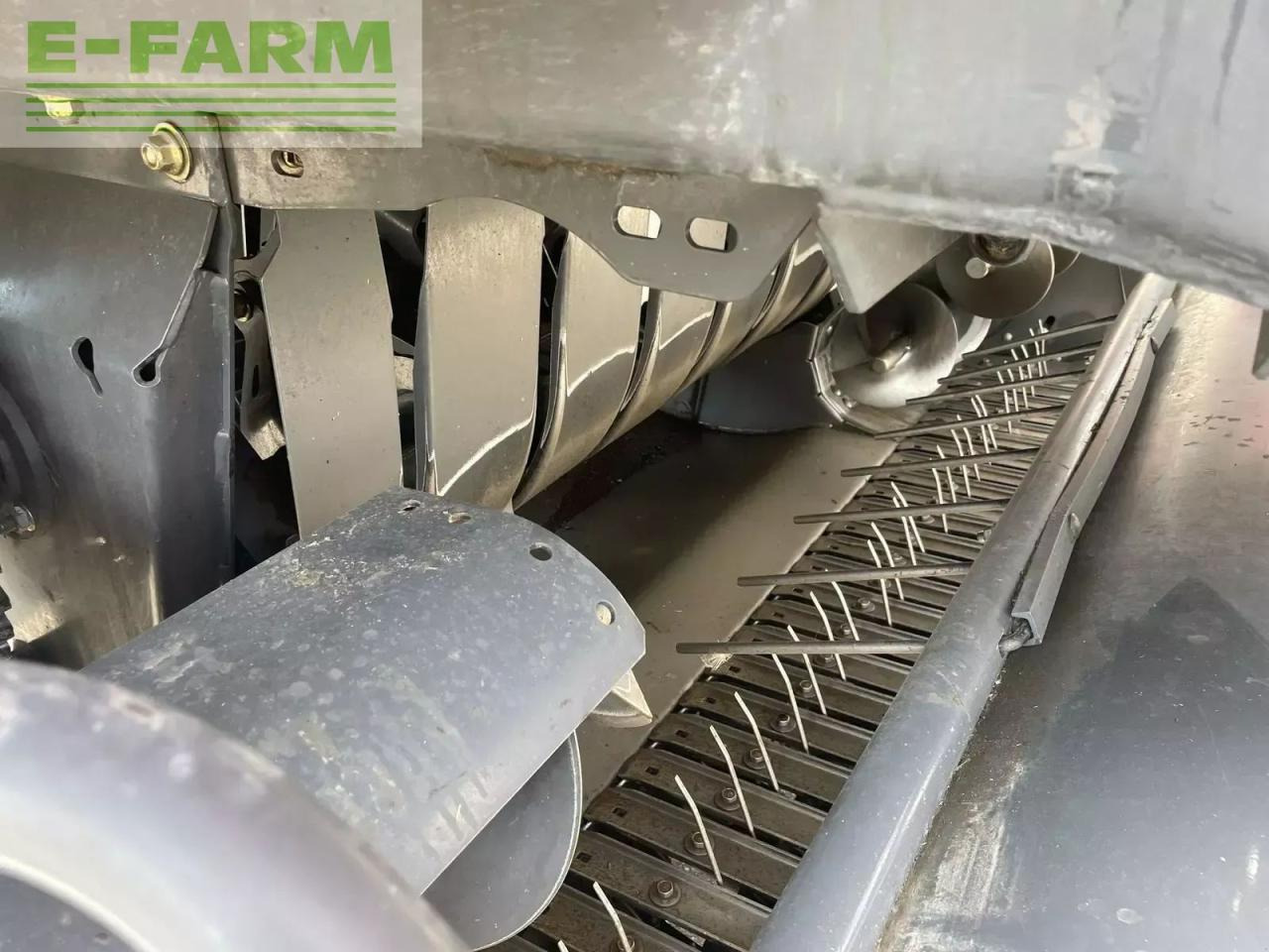 Massey Ferguson 2190 - Kocka bálázó: 3 kép. Massey Ferguson 2190 - Kocka bálázó: 3 kép.