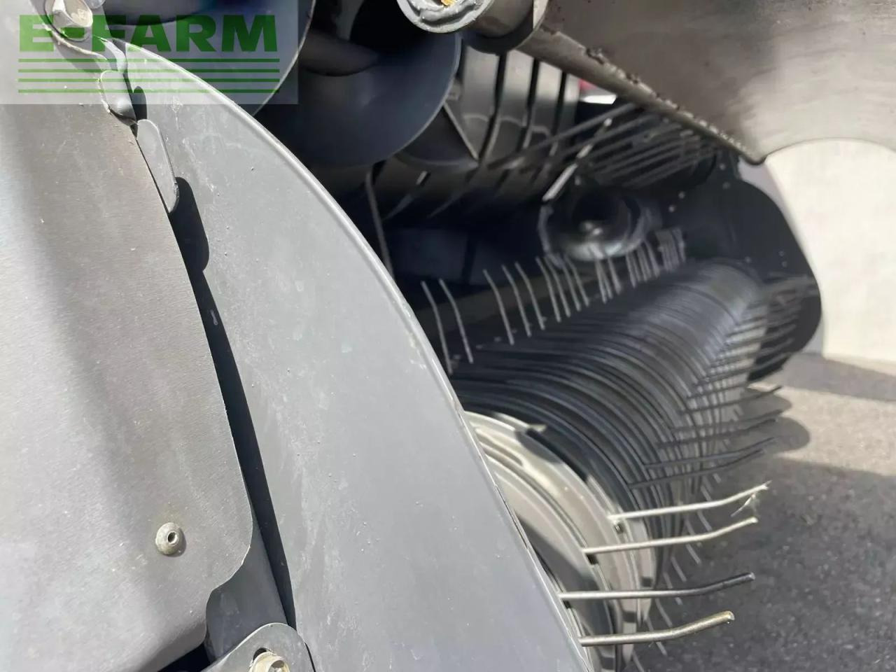 Massey Ferguson 2190 - Kocka bálázó: 2 kép. Massey Ferguson 2190 - Kocka bálázó: 2 kép.