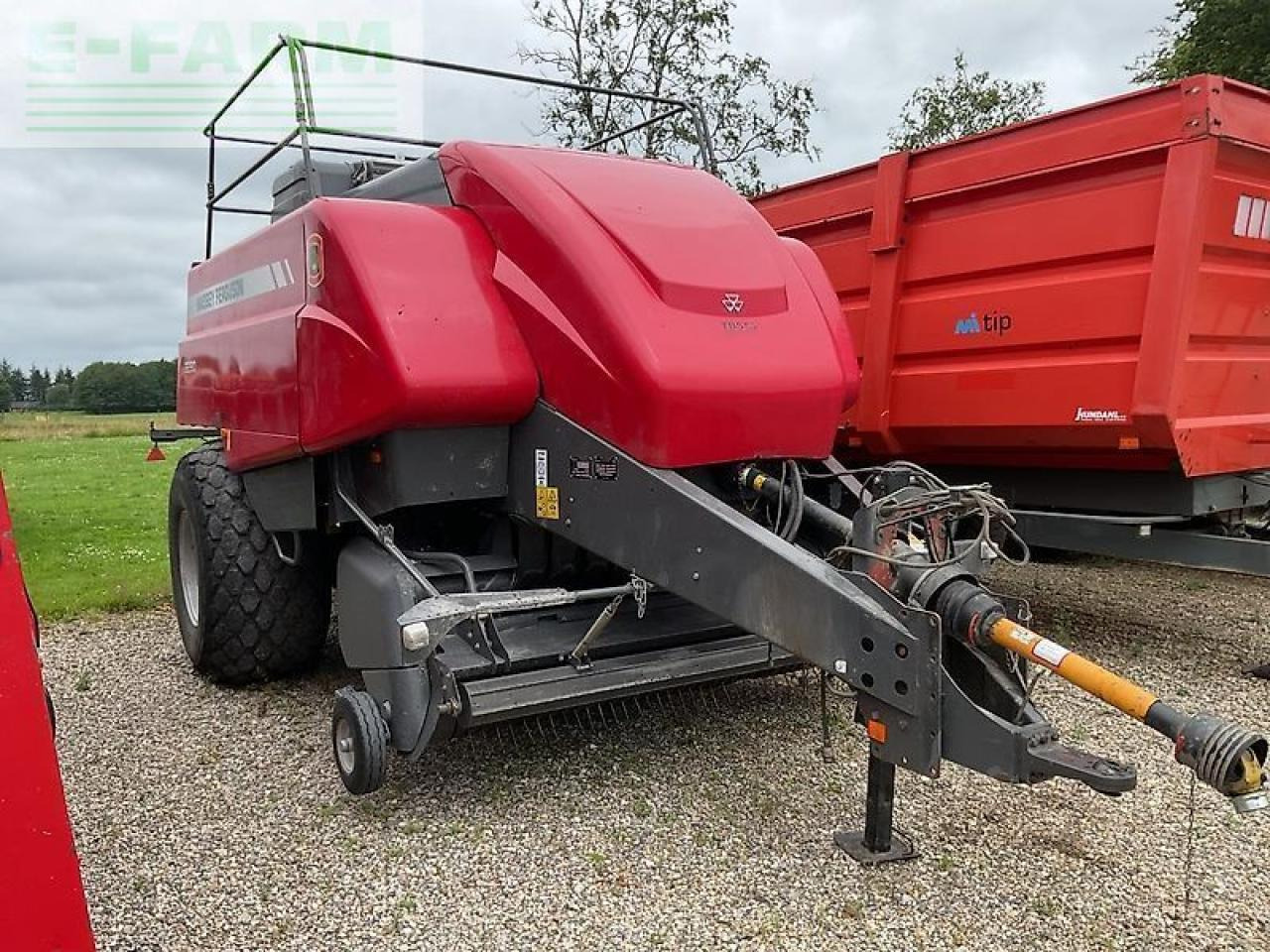 Massey Ferguson 2290 - Kocka bálázó: 2 kép. Massey Ferguson 2290 - Kocka bálázó: 2 kép.