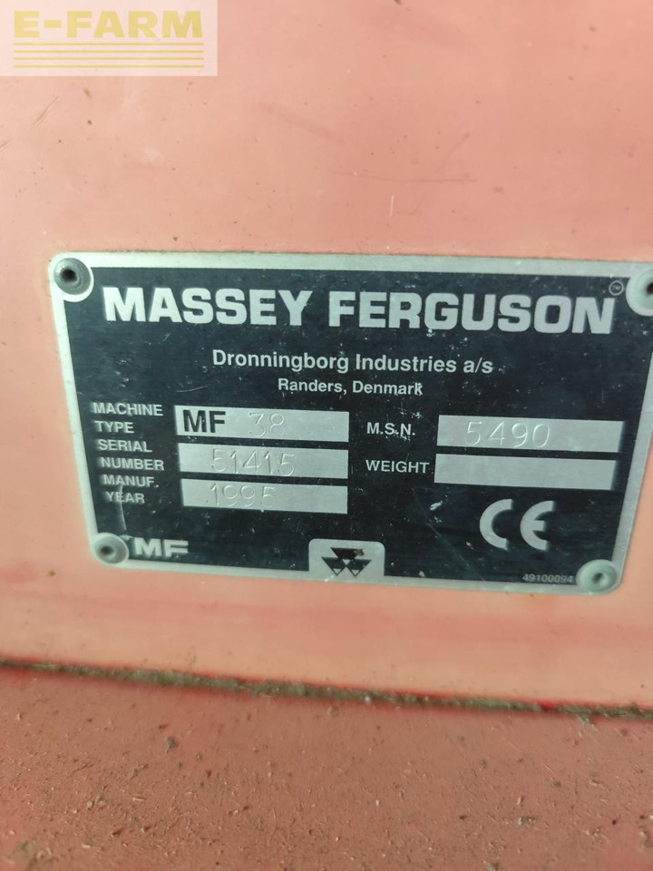 Kombájn Massey Ferguson 38: 16 kép.