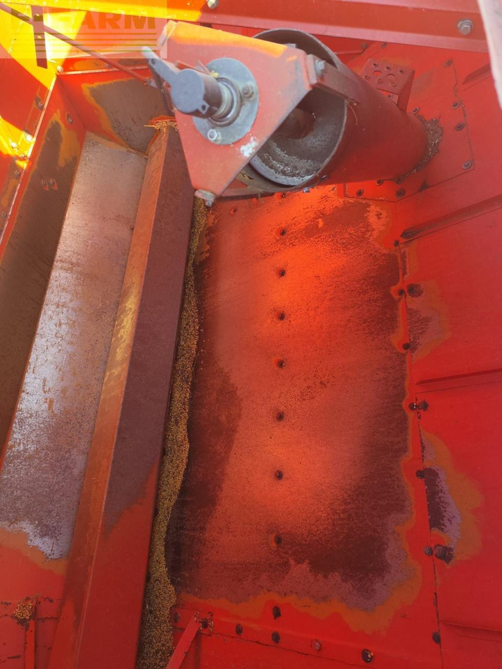 Kombájn Massey Ferguson 38: 15 kép.