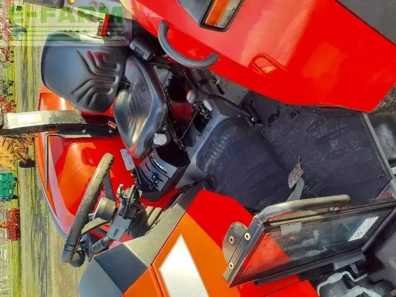 Traktor Massey Ferguson 4708: 6 kép. Traktor Massey Ferguson 4708: 6 kép.