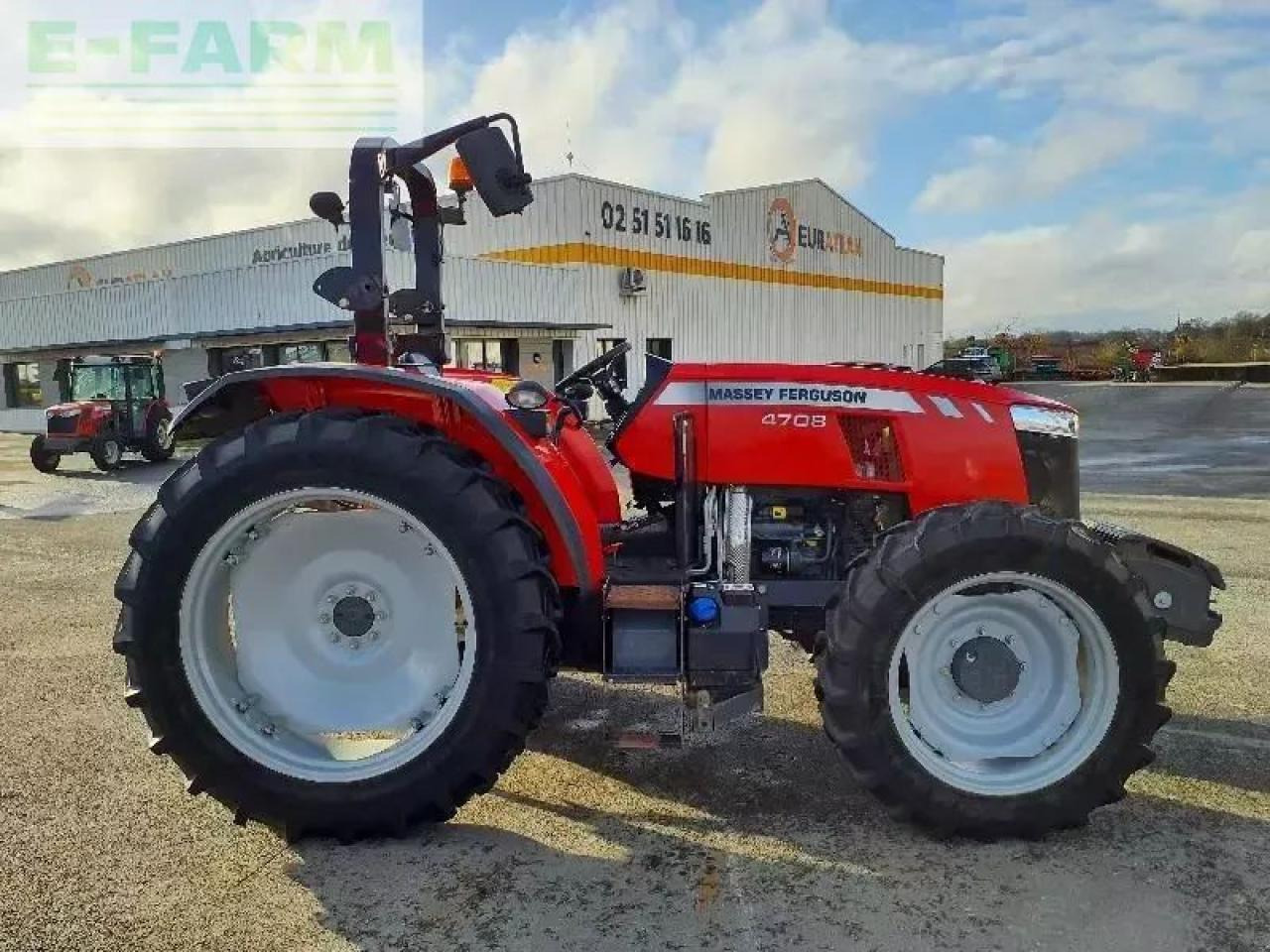 Massey Ferguson 4708 - Traktor: 1 kép. Massey Ferguson 4708 - Traktor: 1 kép.