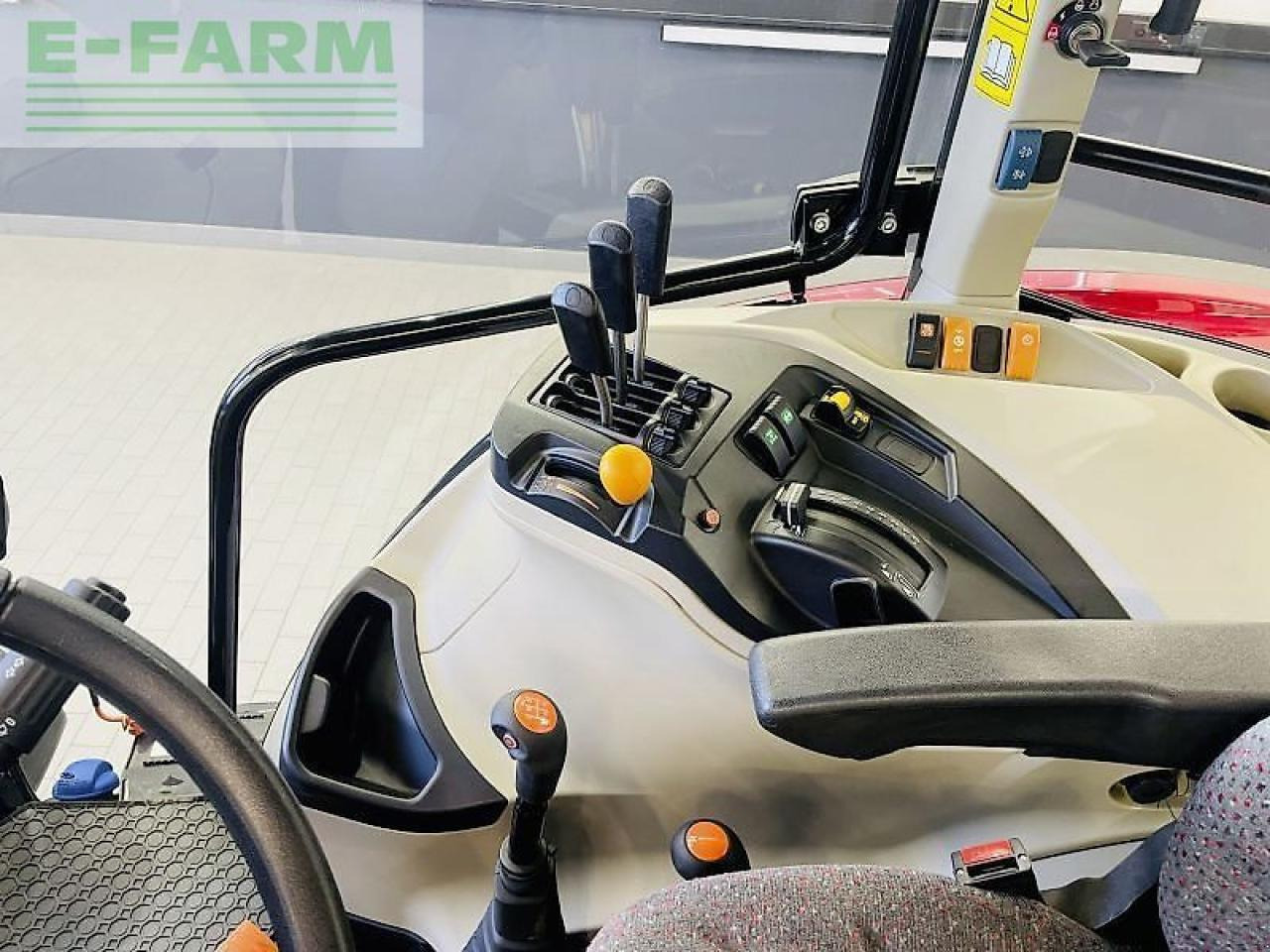 Traktor Massey Ferguson 4709 m dyna-2 essential: 17 kép. Traktor Massey Ferguson 4709 m dyna-2 essential: 17 kép.