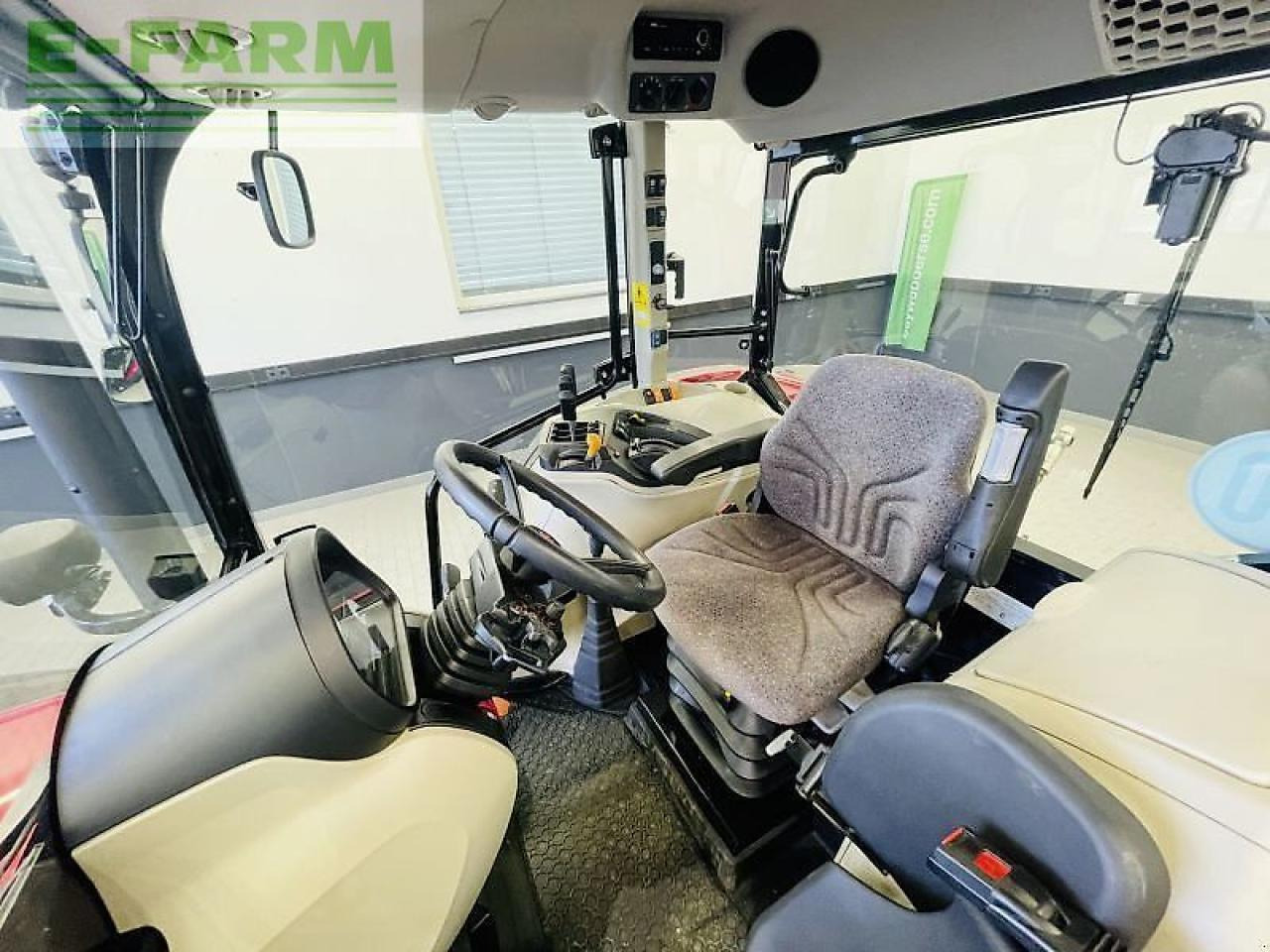 Traktor Massey Ferguson 4709 m dyna-2 essential: 16 kép. Traktor Massey Ferguson 4709 m dyna-2 essential: 16 kép.