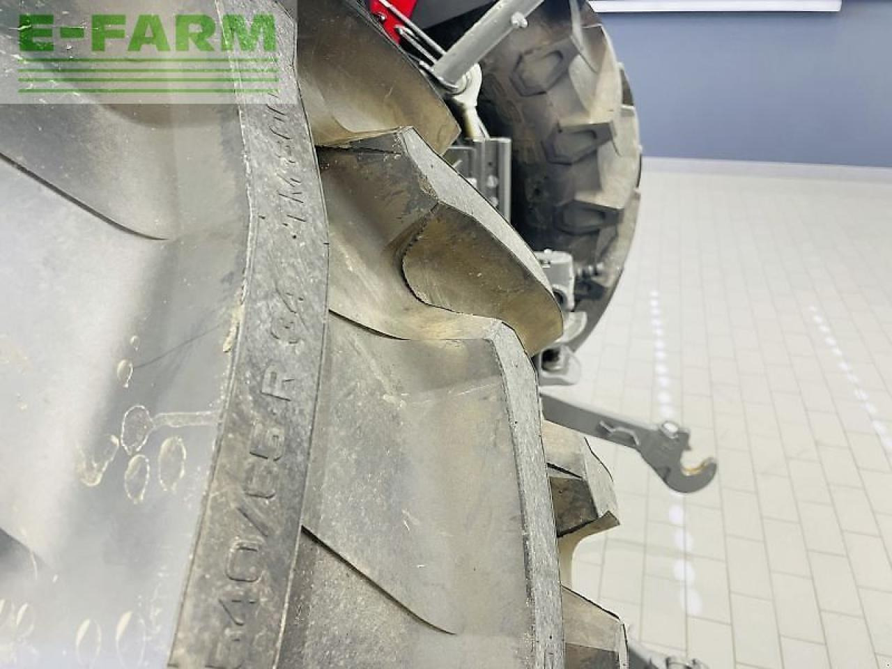 Traktor Massey Ferguson 4709 m dyna-2 essential: 14 kép. Traktor Massey Ferguson 4709 m dyna-2 essential: 14 kép.