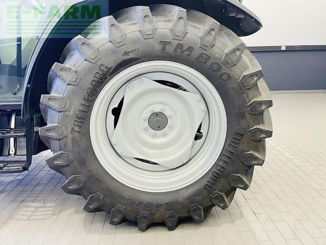 Traktor Massey Ferguson 4709 m dyna-2 essential: 15 kép. Traktor Massey Ferguson 4709 m dyna-2 essential: 15 kép.