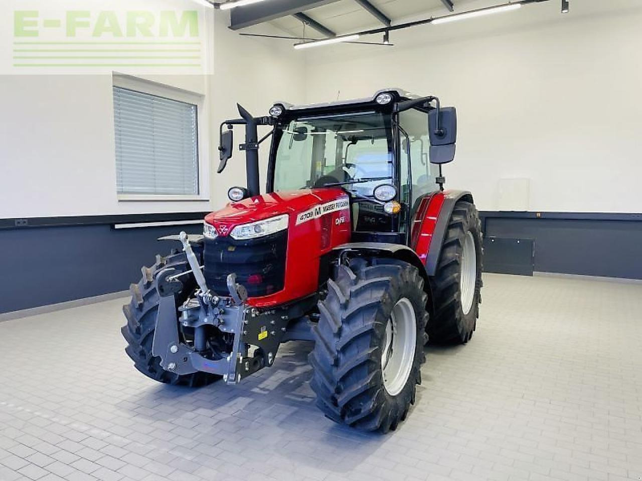 Traktor Massey Ferguson 4709 m dyna-2 essential: 10 kép. Traktor Massey Ferguson 4709 m dyna-2 essential: 10 kép.