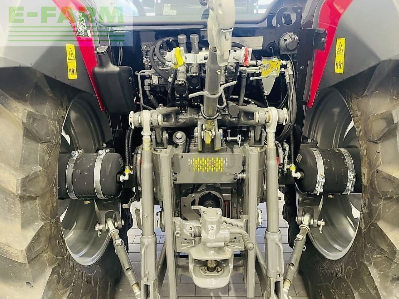 Traktor Massey Ferguson 4709 m dyna-2 essential: 7 kép. Traktor Massey Ferguson 4709 m dyna-2 essential: 7 kép.