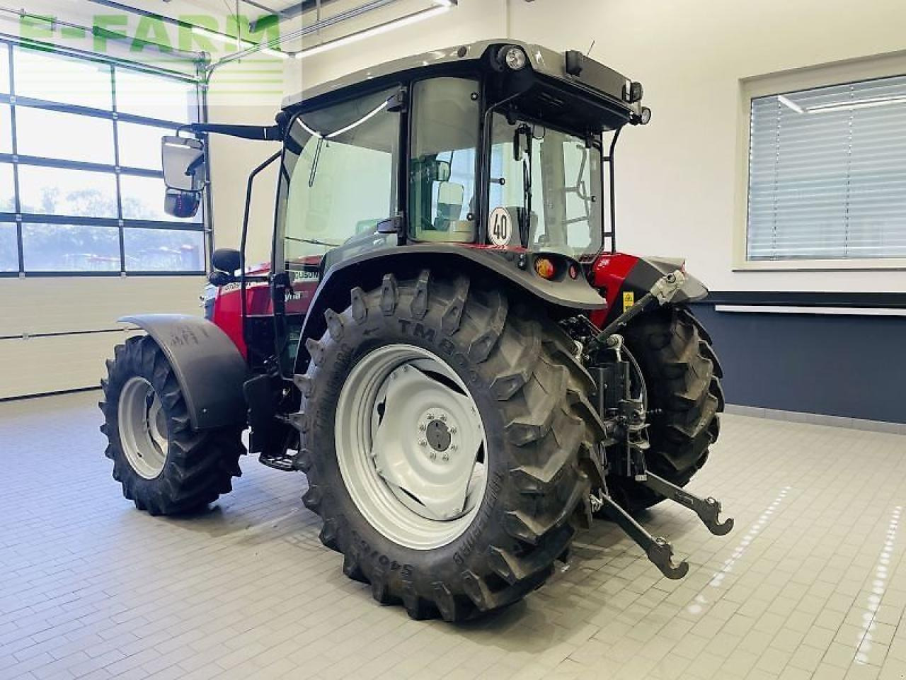 Traktor Massey Ferguson 4709 m dyna-2 essential: 8 kép. Traktor Massey Ferguson 4709 m dyna-2 essential: 8 kép.