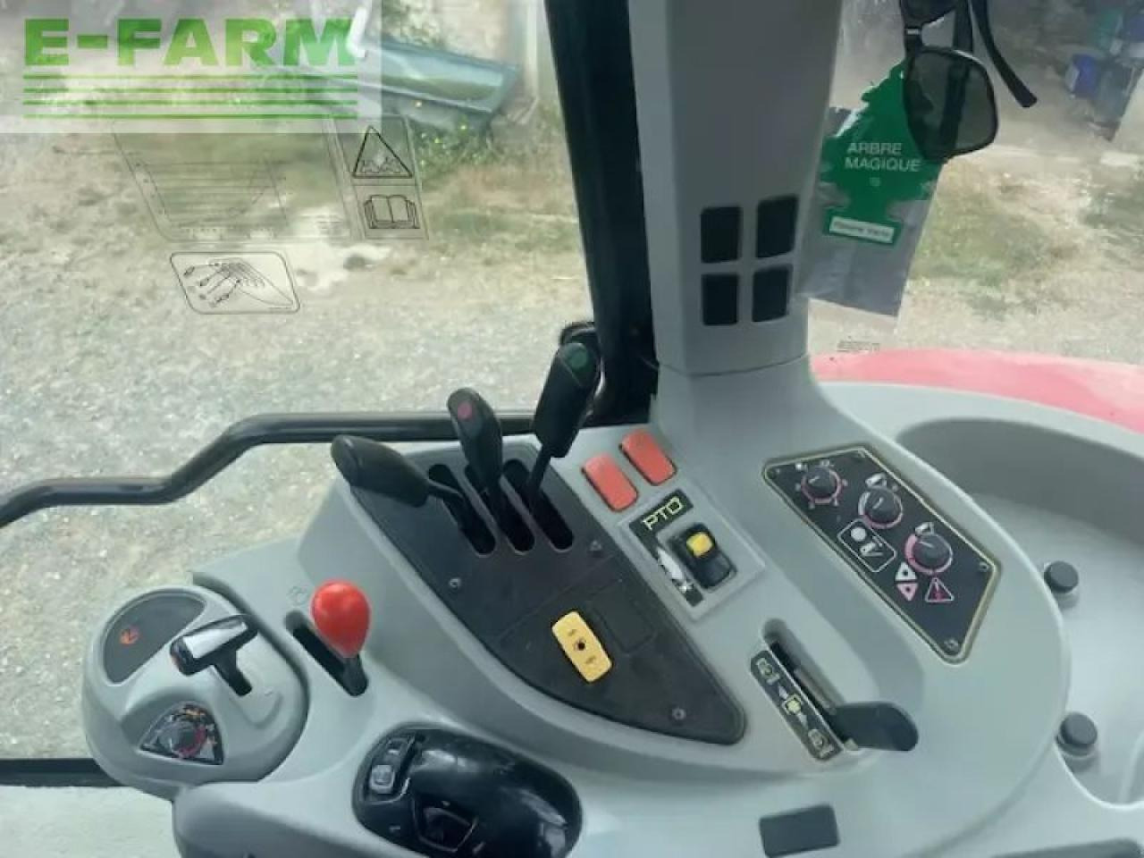 Massey Ferguson 5455 - Traktor: 5 kép. Massey Ferguson 5455 - Traktor: 5 kép.