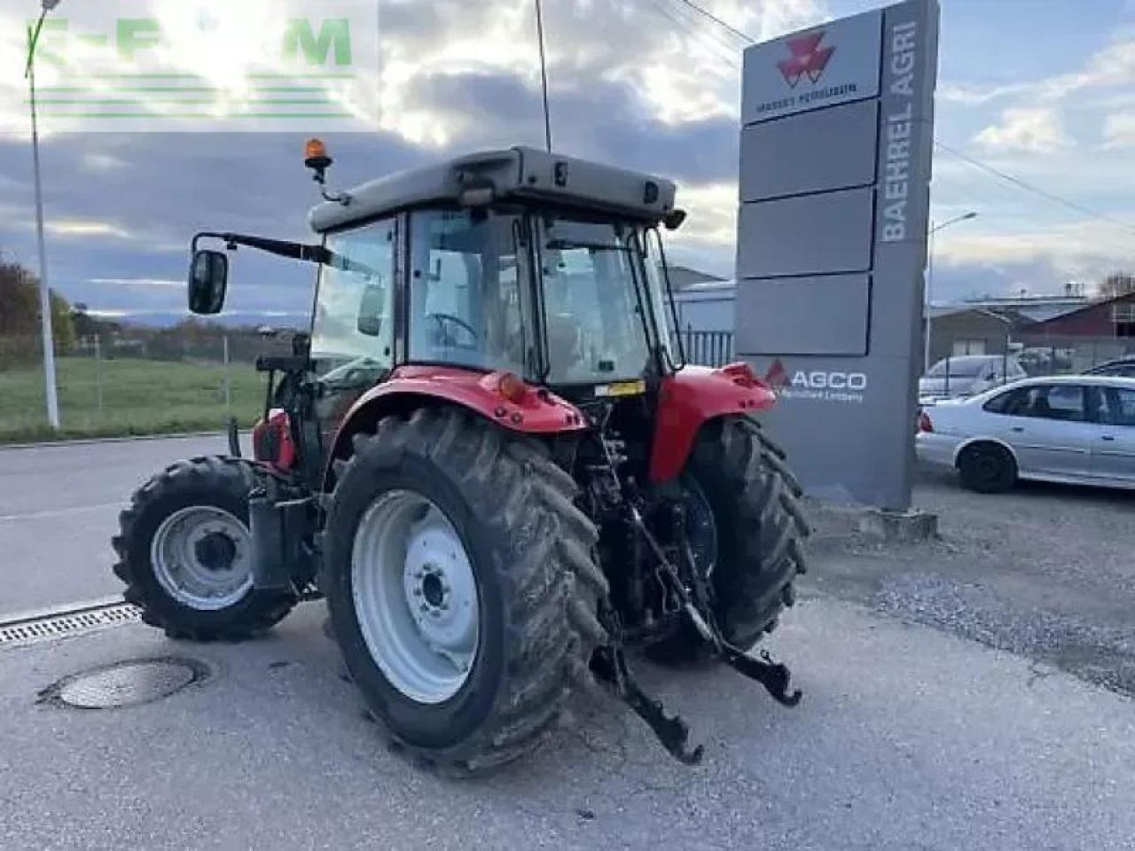 Massey Ferguson 5455 - Traktor: 3 kép. Massey Ferguson 5455 - Traktor: 3 kép.