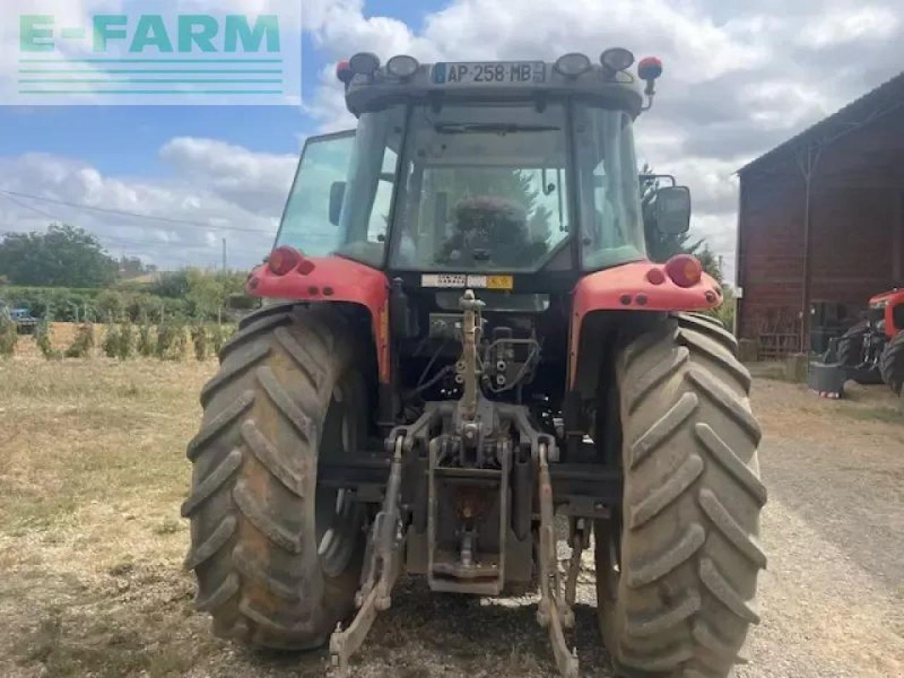 Massey Ferguson 5455 - Traktor: 3 kép. Massey Ferguson 5455 - Traktor: 3 kép.