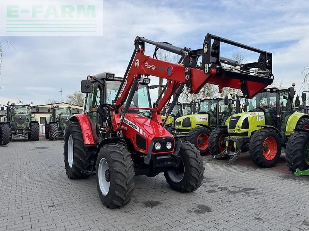 Massey Ferguson 5455 + faucheux prestige 120 - Traktor: 3 kép. Massey Ferguson 5455 + faucheux prestige 120 - Traktor: 3 kép.