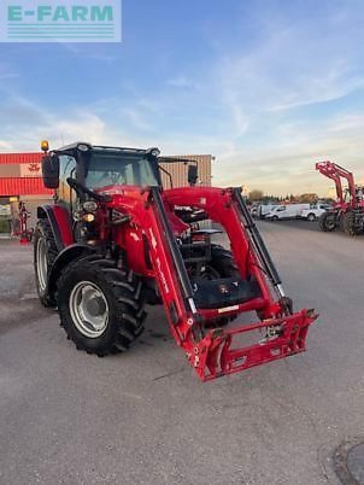 Massey Ferguson 5710 dyna4 - Traktor: 5 kép. Massey Ferguson 5710 dyna4 - Traktor: 5 kép.