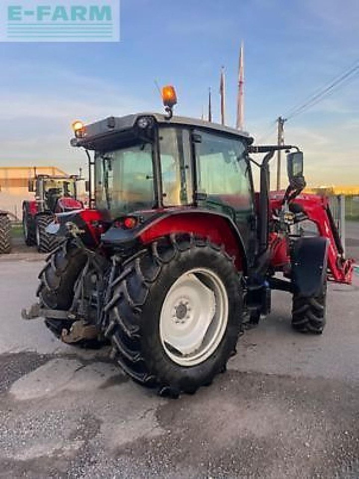 Massey Ferguson 5710 dyna4 - Traktor: 2 kép. Massey Ferguson 5710 dyna4 - Traktor: 2 kép.