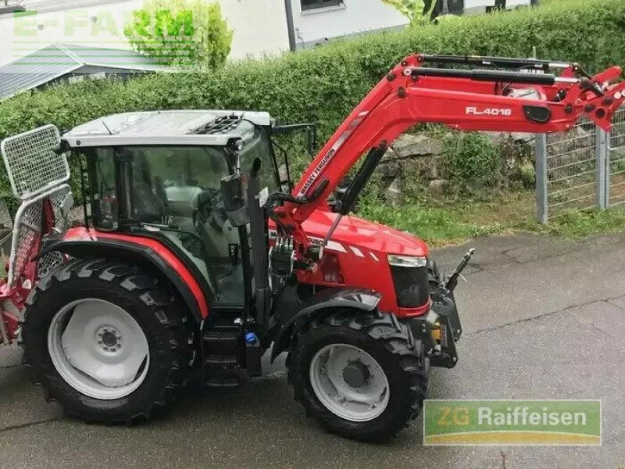 Massey Ferguson 5711 dyna 4 power - Traktor: 1 kép. Massey Ferguson 5711 dyna 4 power - Traktor: 1 kép.