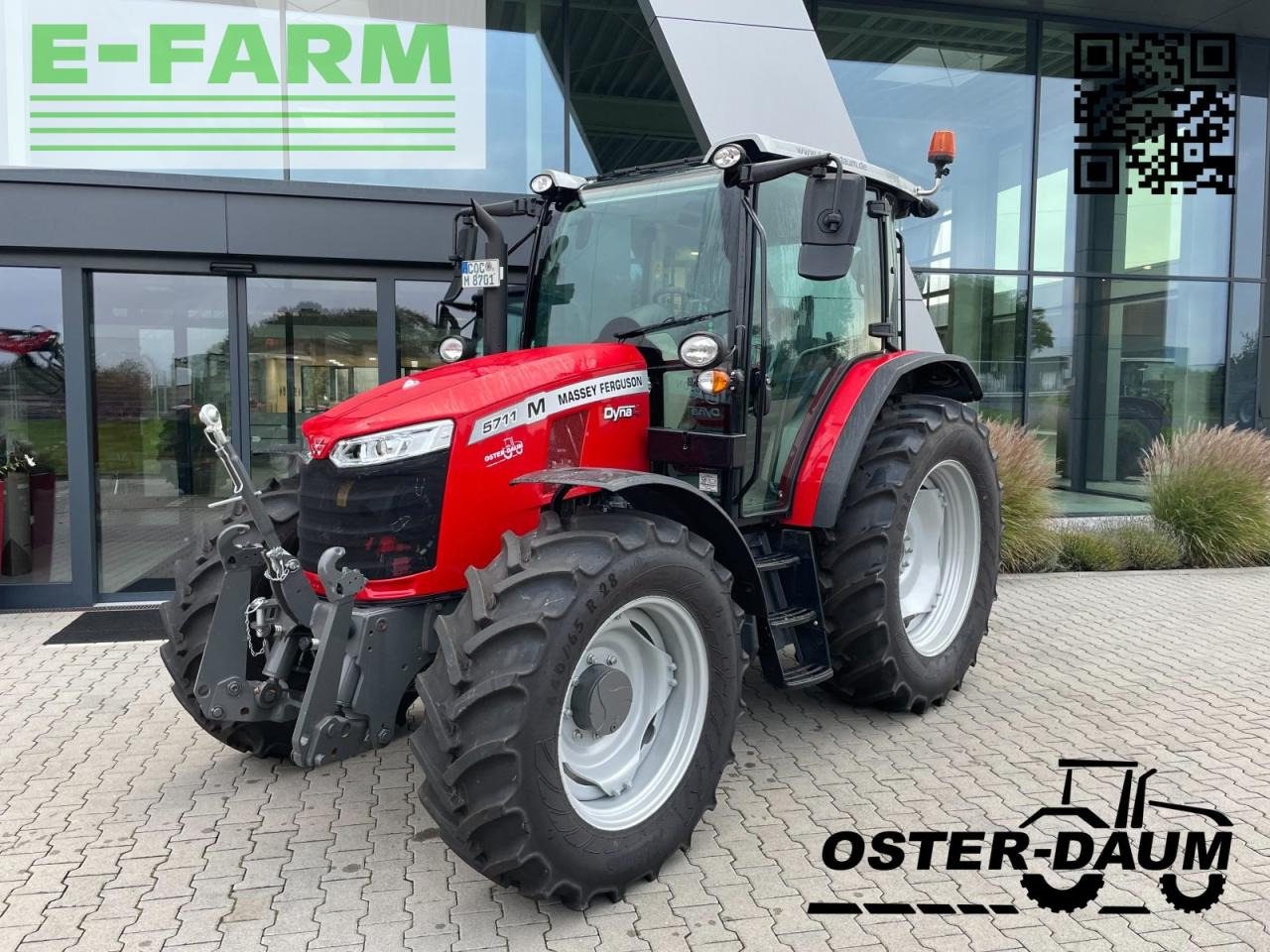Massey Ferguson 5711 m dyna 4 - Traktor: 1 kép. Massey Ferguson 5711 m dyna 4 - Traktor: 1 kép.