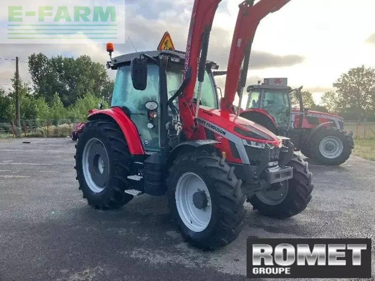 Massey Ferguson 5s-105 d6 vp - Traktor: 2 kép. Massey Ferguson 5s-105 d6 vp - Traktor: 2 kép.