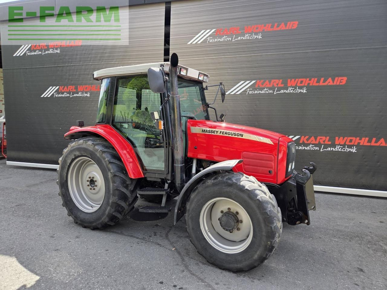 Massey Ferguson 6235-4 - Traktor: 1 kép. Massey Ferguson 6235-4 - Traktor: 1 kép.