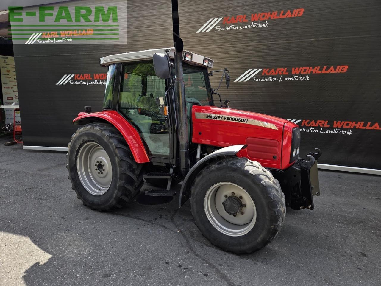 Massey Ferguson 6235-4 - Traktor: 3 kép. Massey Ferguson 6235-4 - Traktor: 3 kép.