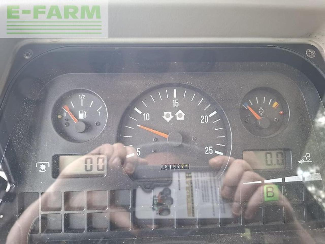 Traktor Massey Ferguson 6255: 40 kép.